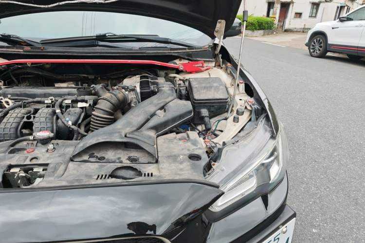 Used Mitsubishi Lancer EX 2015 1.8L CVT ZhiShang Edition China IV Standard Engine Bay Left