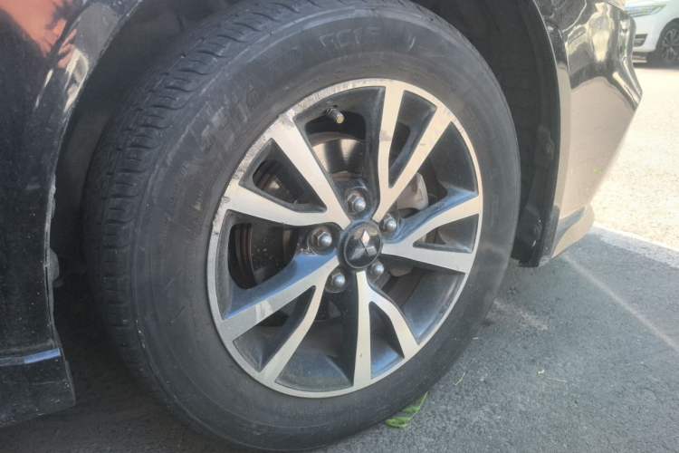 Used Mitsubishi Lancer EX 2015 1.8L CVT ZhiShang Edition China V Standard Right Front Wheel Hub