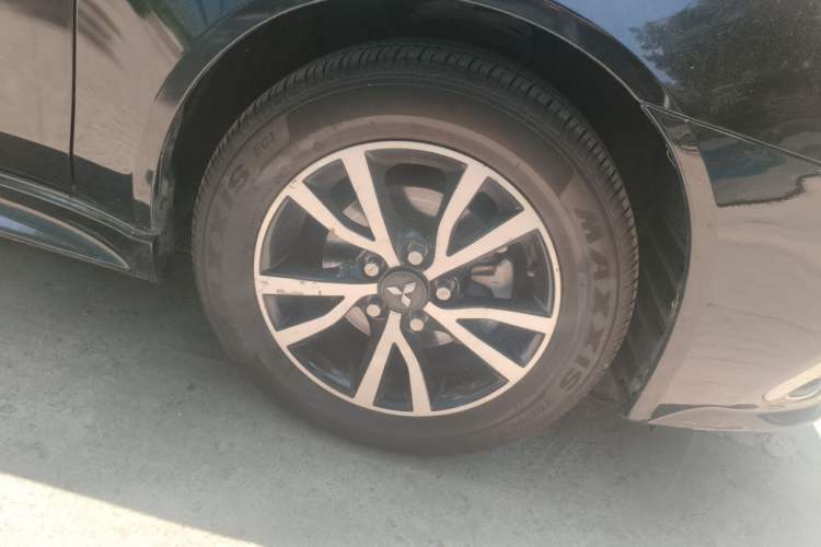 Used Mitsubishi Lancer EX 2015 2.0L CVT Flagship Edition Right Front Wheel Hub