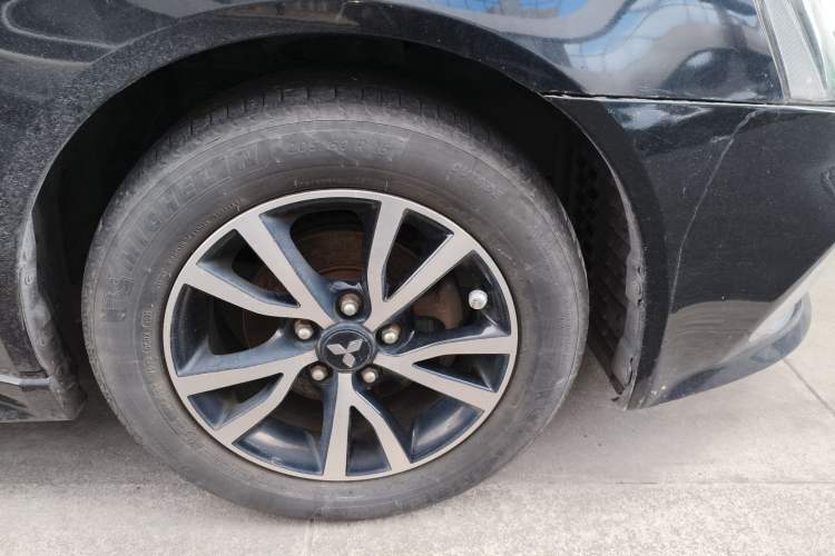 Used Mitsubishi Lancer EX 2015 1.8L Manual ZhiShang Edition China IV Right Front Wheel Hub