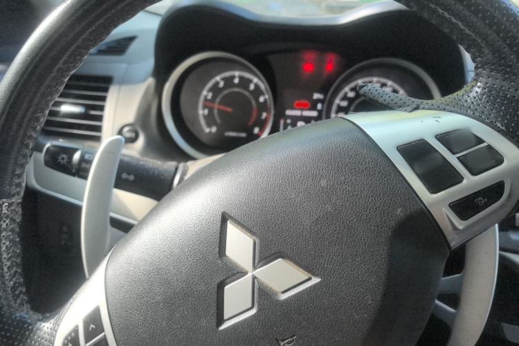 Used Mitsubishi Lancer EX 2015 1.8L CVT ZhiShang Edition China V Standard Steering Wheel