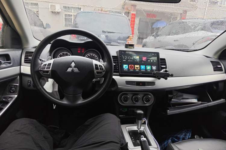 Used Mitsubishi Lancer EX 2015 1.8L CVT ZhiShang Edition China IV Standard Center Console