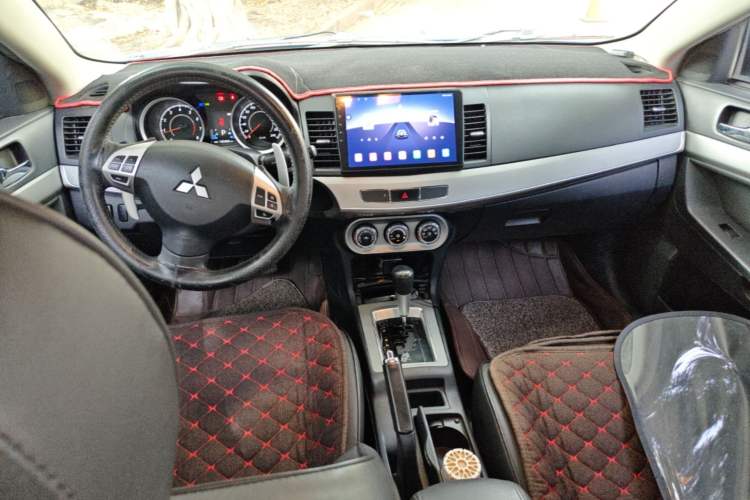 Used Mitsubishi Lancer EX 2015 1.8L CVT ZhiShang Edition China IV Standard Center Console