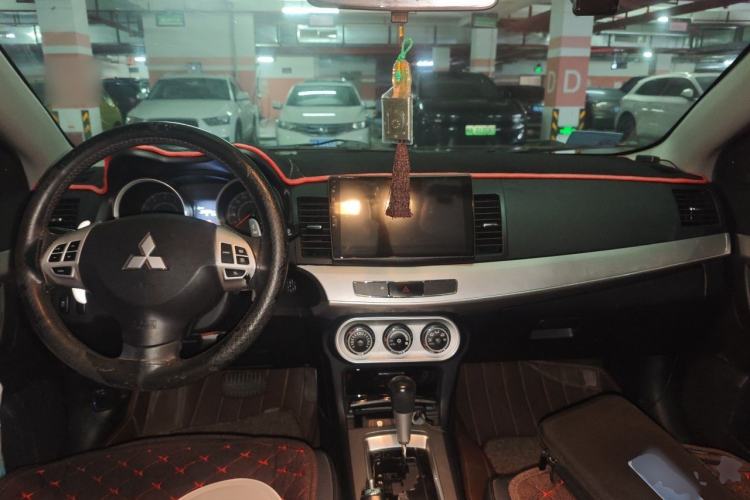 Used Mitsubishi Lancer EX 2015 1.8L CVT ZhiShang Edition China IV Standard Center Console