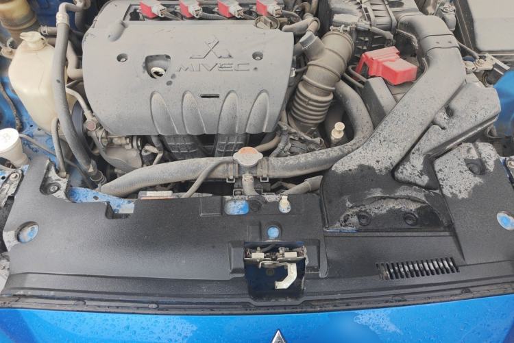 Used Mitsubishi Lancer EX 2015 1.8L CVT ZhiShang Edition China IV Standard Engine Bay