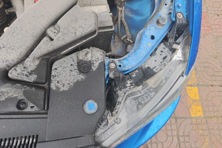 Used Mitsubishi Lancer EX 2015 1.8L CVT ZhiShang Edition China IV Standard Engine Bay Left