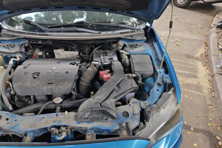 Used Mitsubishi Lancer EX 2015 1.8L CVT ZhiShang Edition China IV Standard Engine Bay Left