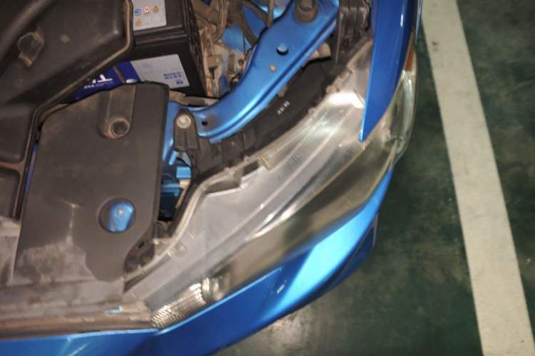 Used Mitsubishi Lancer EX 2015 1.8L CVT ZhiShang Edition China IV Standard Engine Bay Left