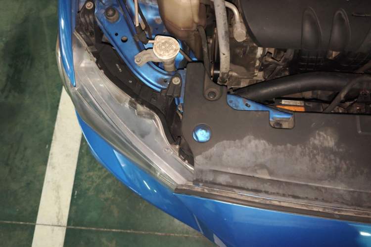 Used Mitsubishi Lancer EX 2015 1.8L CVT ZhiShang Edition China IV Standard Engine Bay Right