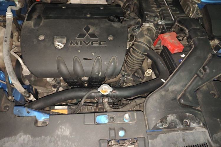 Used Mitsubishi Lancer EX 2015 1.8L CVT ZhiShang Edition China IV Standard Engine Bay