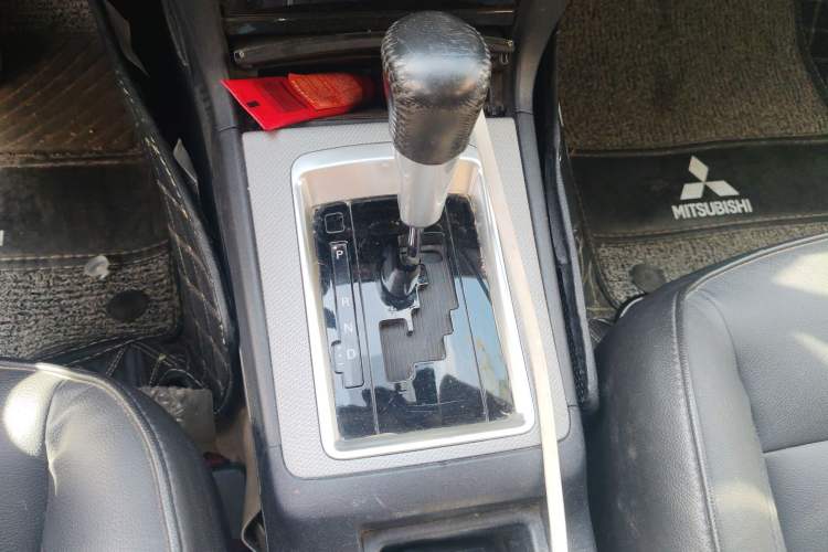 Used Mitsubishi Lancer EX 2015 1.8L CVT ZhiShang Edition China IV Standard Gear Lever