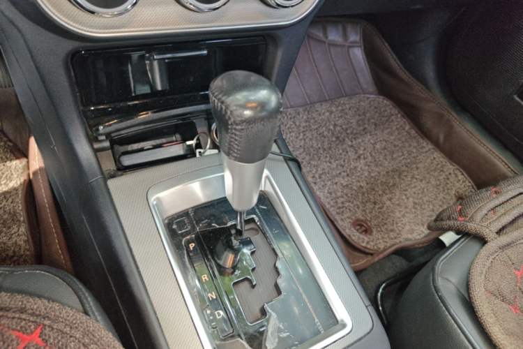 Used Mitsubishi Lancer EX 2015 1.8L CVT ZhiShang Edition China IV Standard Gear Lever