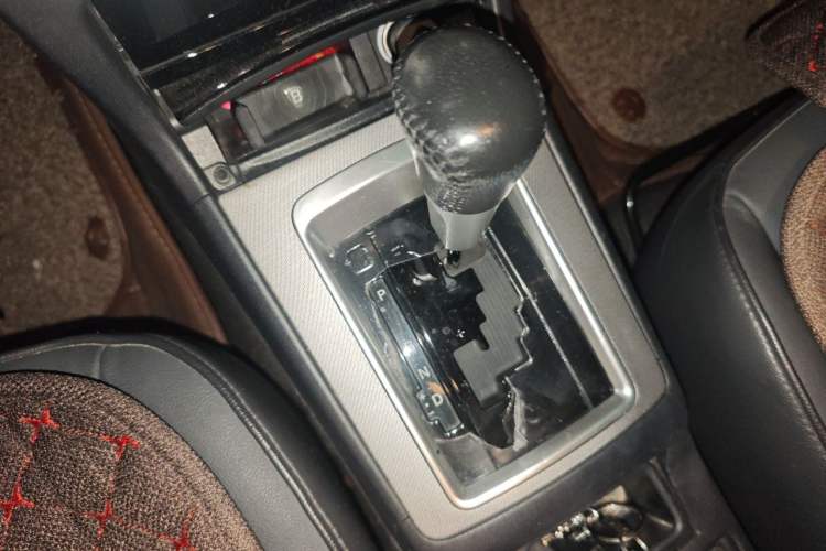 Used Mitsubishi Lancer EX 2015 1.8L CVT ZhiShang Edition China IV Standard Gear Lever