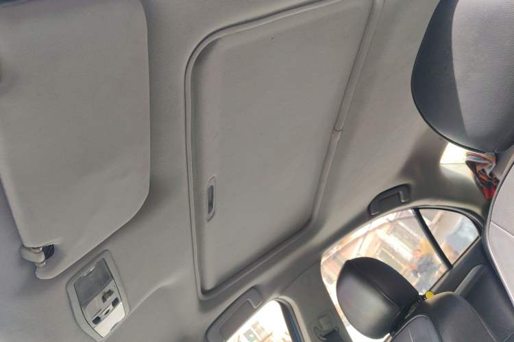 Used Mitsubishi Lancer EX 2015 1.8L CVT ZhiShang Edition China IV Standard Headliner