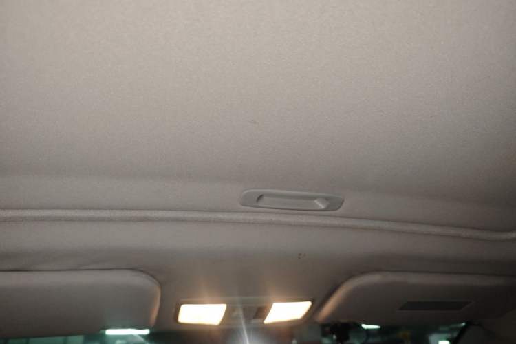 Used Mitsubishi Lancer EX 2015 1.8L CVT ZhiShang Edition China IV Standard Headliner