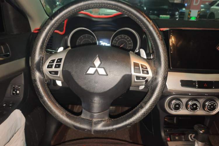 Used Mitsubishi Lancer EX 2015 1.8L CVT ZhiShang Edition China IV Standard Steering Wheel