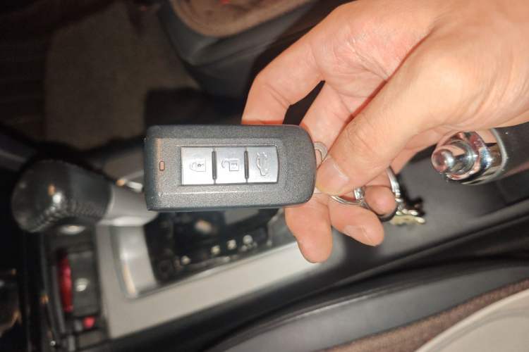 Used Mitsubishi Lancer EX 2015 1.8L CVT ZhiShang Edition China IV Standard Vehicle Key