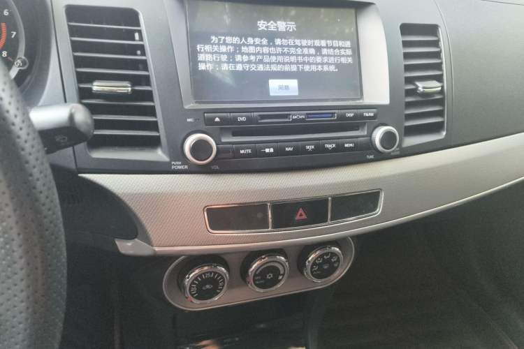 Used Mitsubishi Lancer EX 2015 1.8L Manual ZhiShang Edition China IV Audio And AC Panel