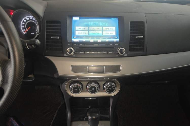 Used Mitsubishi Lancer EX 2015 1.8L CVT ZhiShang Edition China IV Standard Audio And AC Panel