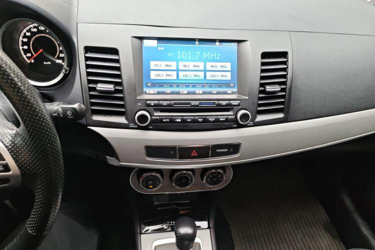 Used Mitsubishi Lancer EX 2015 2.0L CVT Flagship Edition Audio And AC Panel