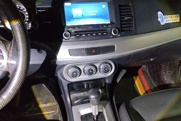 Used Mitsubishi Lancer EX 2015 1.8L CVT ZhiShang Edition China V Standard Audio And AC Panel