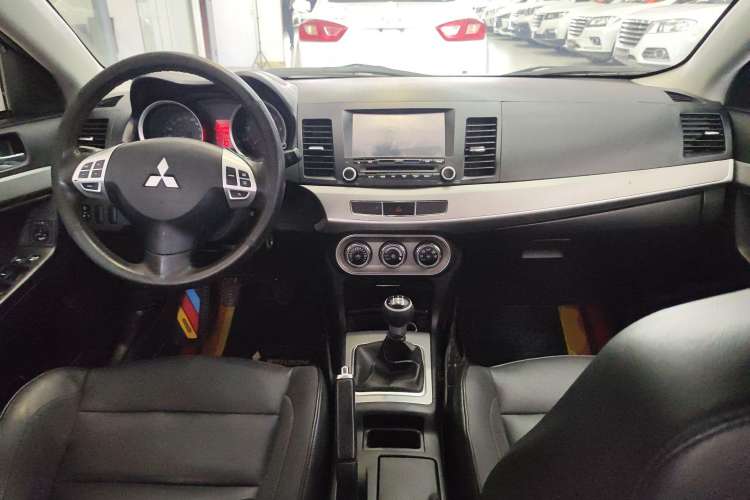Used Mitsubishi Lancer EX 2015 1.8L Manual ZhiShang Edition China V Standard Center Console