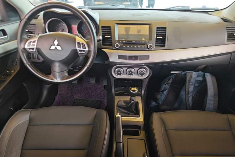 Used Mitsubishi Lancer EX 2015 1.8L Manual ZhiShang Edition China IV Center Console