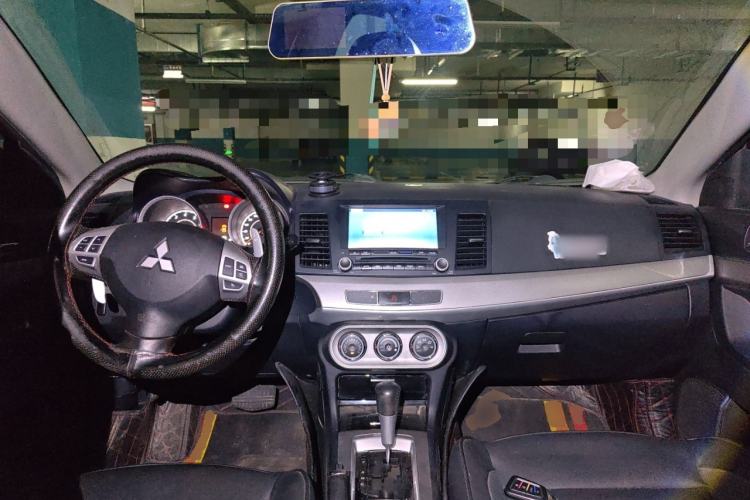 Used Mitsubishi Lancer EX 2015 1.8L CVT ZhiShang Edition China V Standard Center Console