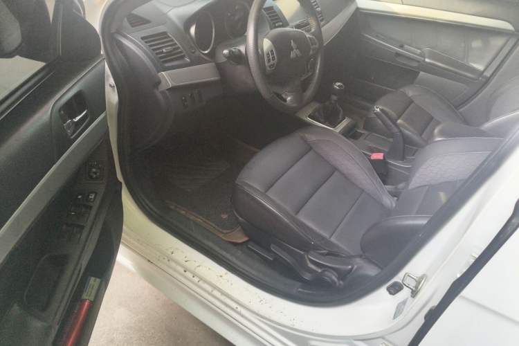 Used Mitsubishi Lancer EX 2015 1.8L Manual ZhiShang Edition China IV Driver Seat
