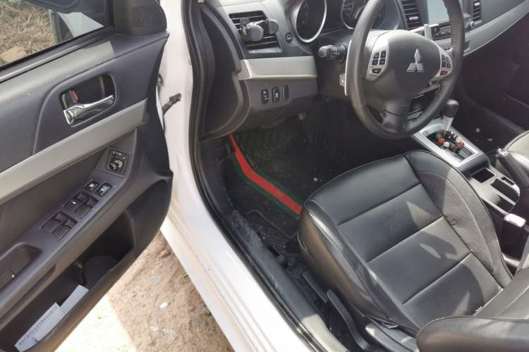 Used Mitsubishi Lancer EX 2015 1.8L CVT ZhiShang Edition China IV Standard Driver Seat