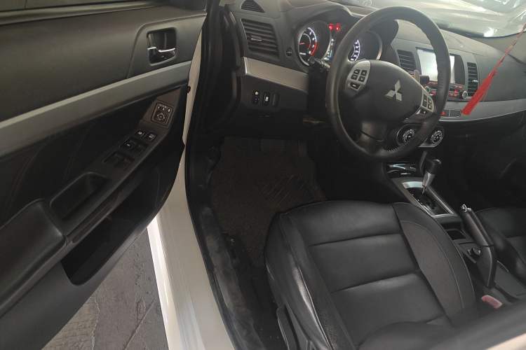 Used Mitsubishi Lancer EX 2015 1.8L CVT ZhiShang Edition China IV Standard Driver Seat