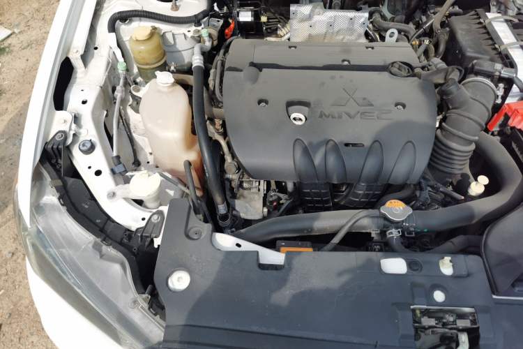 Used Mitsubishi Lancer EX 2015 1.8L CVT ZhiShang Edition China IV Standard Engine Bay Right