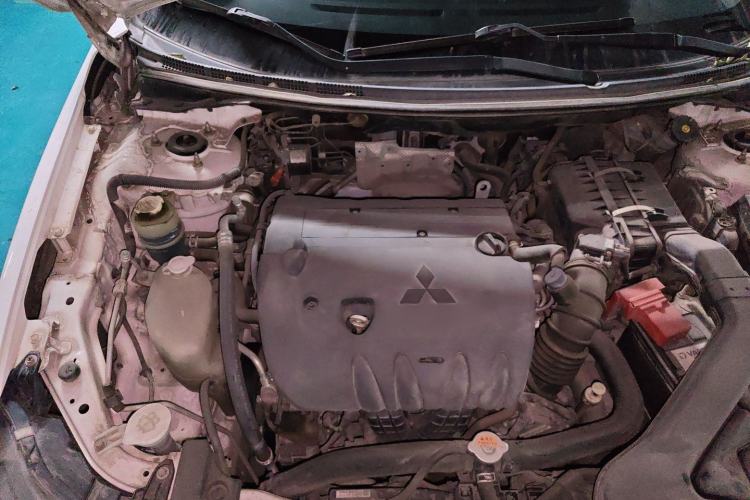 Used Mitsubishi Lancer EX 2015 1.8L CVT ZhiShang Edition China V Standard Engine Bay Right