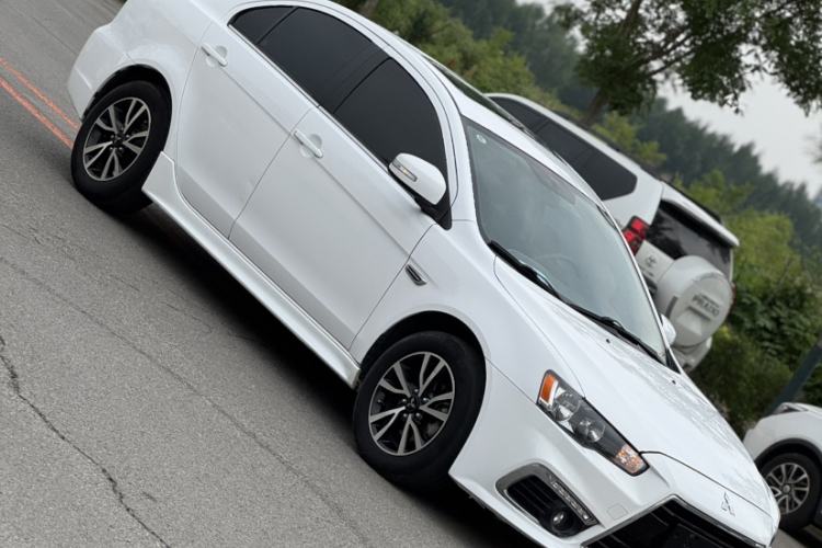 Used Mitsubishi Lancer EX 2015 1.8L CVT ZhiShang Edition China V Standard Exterior 1