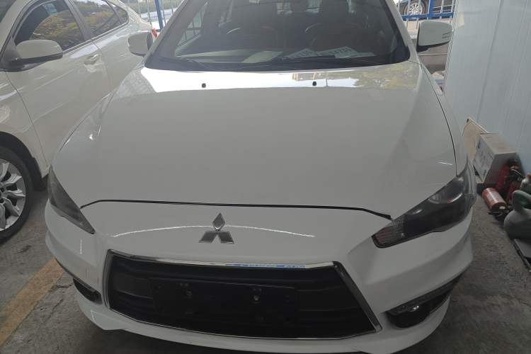 Used Mitsubishi Lancer EX 2015 1.8L CVT ZhiShang Edition China IV Standard Exterior 1