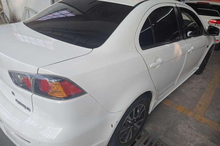 Used Mitsubishi Lancer EX 2015 1.8L CVT ZhiShang Edition China IV Standard Exterior 3