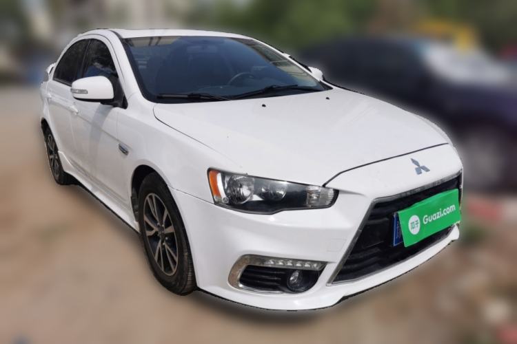 Used Mitsubishi Lancer EX 2015 1.8L CVT ZhiShang Edition China IV Standard Front Right 45 Deg
