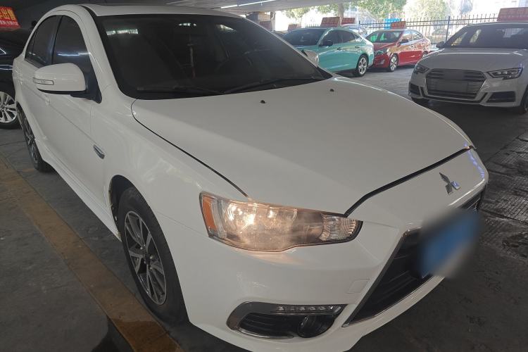 Used Mitsubishi Lancer EX 2015 1.8L CVT ZhiShang Edition China IV Standard Front Right 45 Deg
