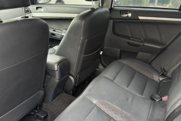 Used Mitsubishi Lancer EX 2015 1.8L CVT ZhiShang Edition China V Standard Interior 1