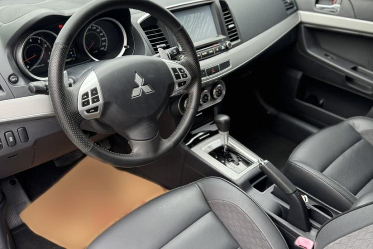 Used Mitsubishi Lancer EX 2015 1.8L CVT ZhiShang Edition China V Standard Interior 2