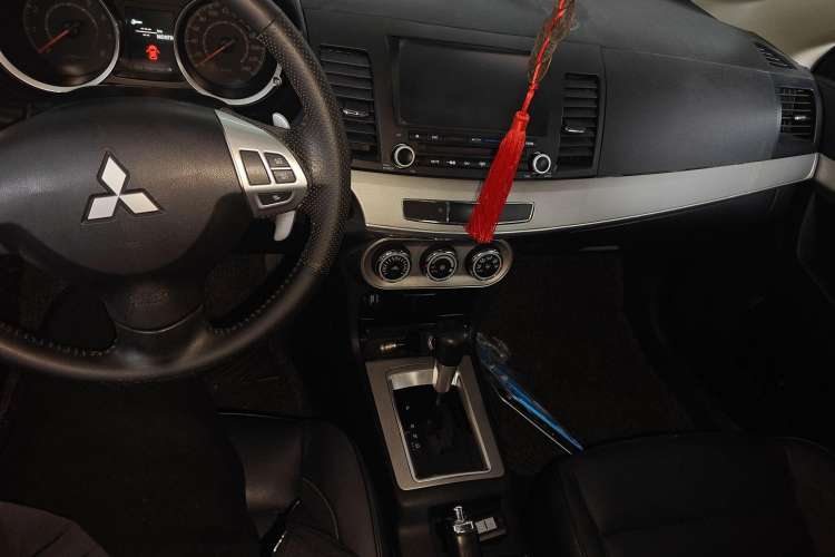 Used Mitsubishi Lancer EX 2015 1.8L CVT ZhiShang Edition China IV Standard Interior 3