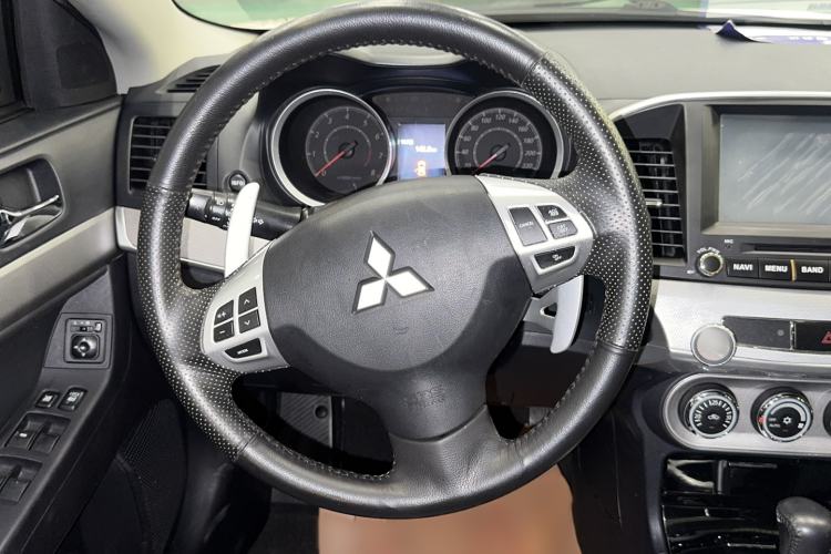 Used Mitsubishi Lancer EX 2015 1.8L CVT ZhiShang Edition China V Standard Interior 4