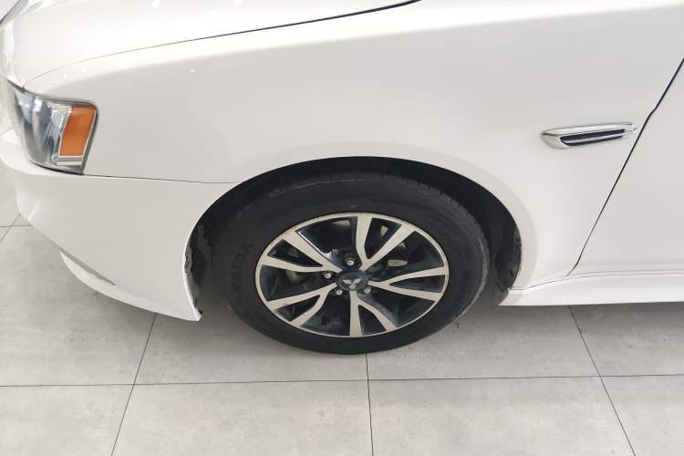 Used Mitsubishi Lancer EX 2015 1.8L Manual ZhiShang Edition China V Standard Left Front Wheel Hub