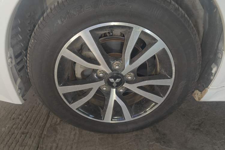 Used Mitsubishi Lancer EX 2015 1.8L CVT ZhiShang Edition China IV Standard Left Front Wheel Hub