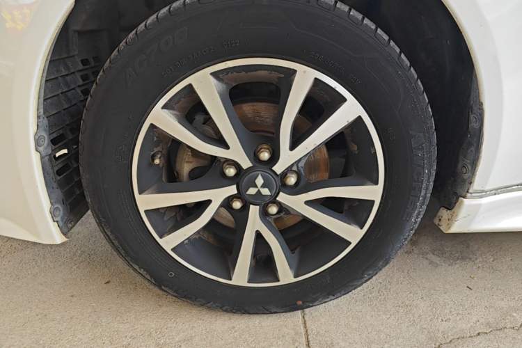 Used Mitsubishi Lancer EX 2015 1.8L Manual ZhiShang Edition China IV Left Front Wheel Hub