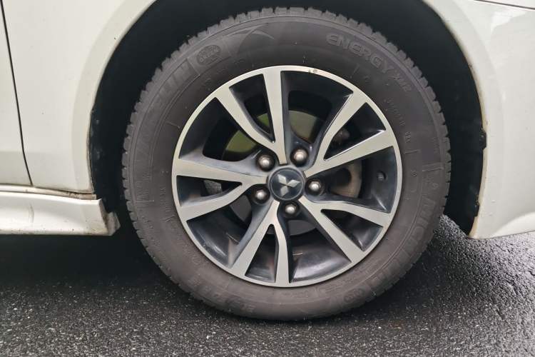 Used Mitsubishi Lancer EX 2015 2.0L CVT Flagship Edition Right Front Wheel Hub
