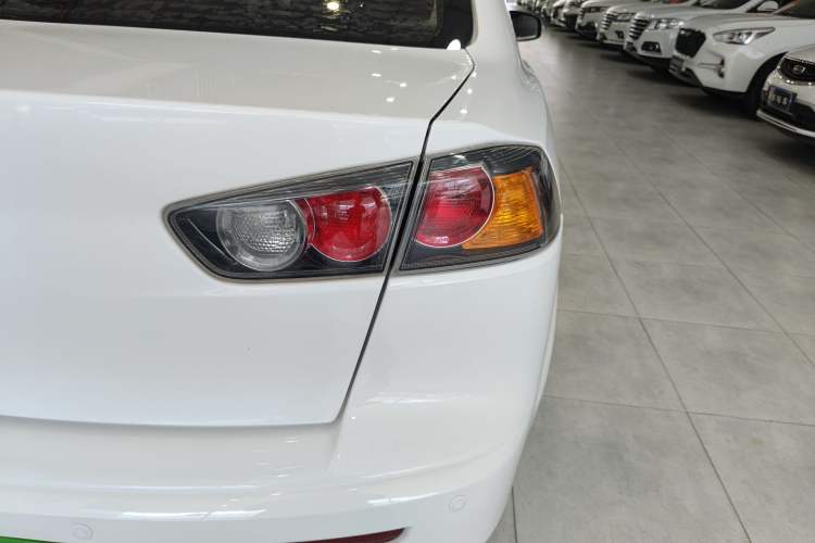 Used Mitsubishi Lancer EX 2015 1.8L Manual ZhiShang Edition China V Standard Right Rear Taillight