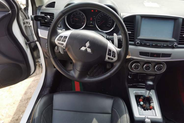 Used Mitsubishi Lancer EX 2015 1.8L CVT ZhiShang Edition China IV Standard Steering Wheel