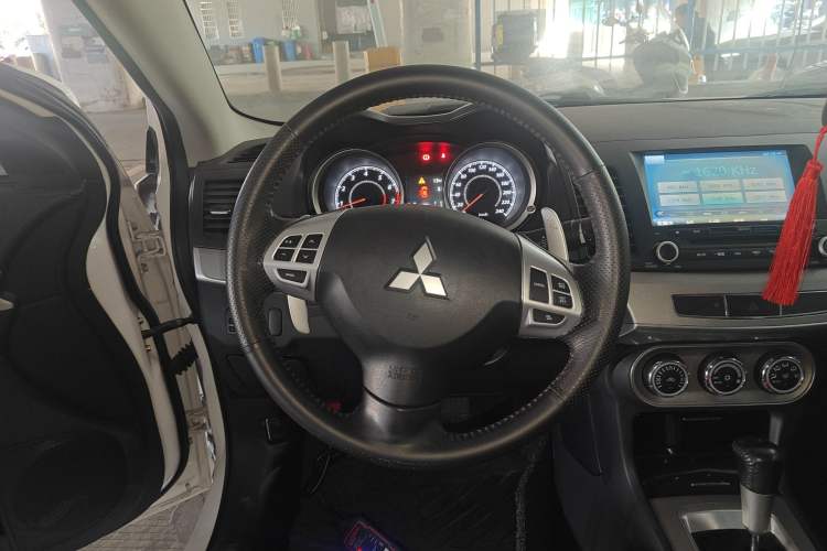 Used Mitsubishi Lancer EX 2015 1.8L CVT ZhiShang Edition China IV Standard Steering Wheel