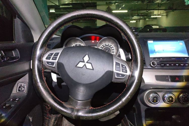 Used Mitsubishi Lancer EX 2015 1.8L CVT ZhiShang Edition China V Standard Steering Wheel